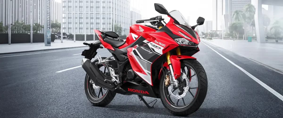 lifestylebanner-cbr150r-2024-1920x800px-3-23102024-071001.webp